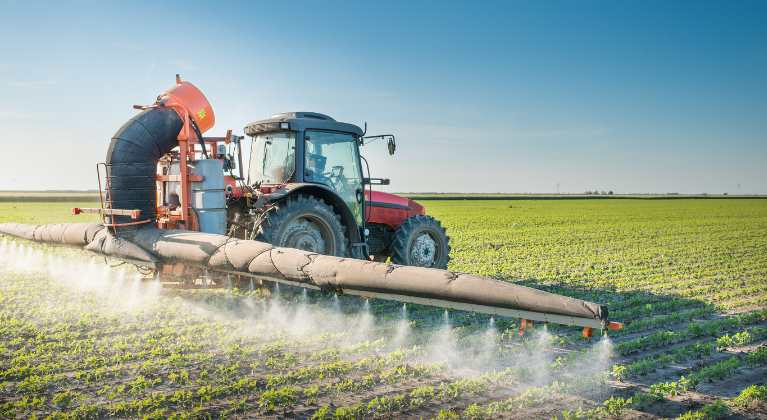 Tractor spraying Optispray