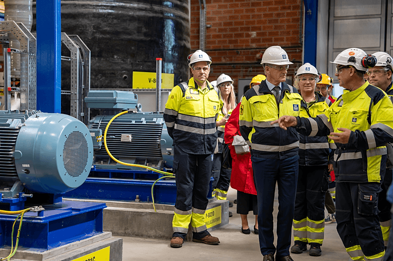 Norwegian Prime Minister at the renewable hydrogen plant at Her&oslash;ya, Porsgrunn